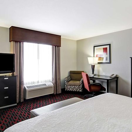 Hampton Inn & Suites Red Deer Penhold Luaran gambar