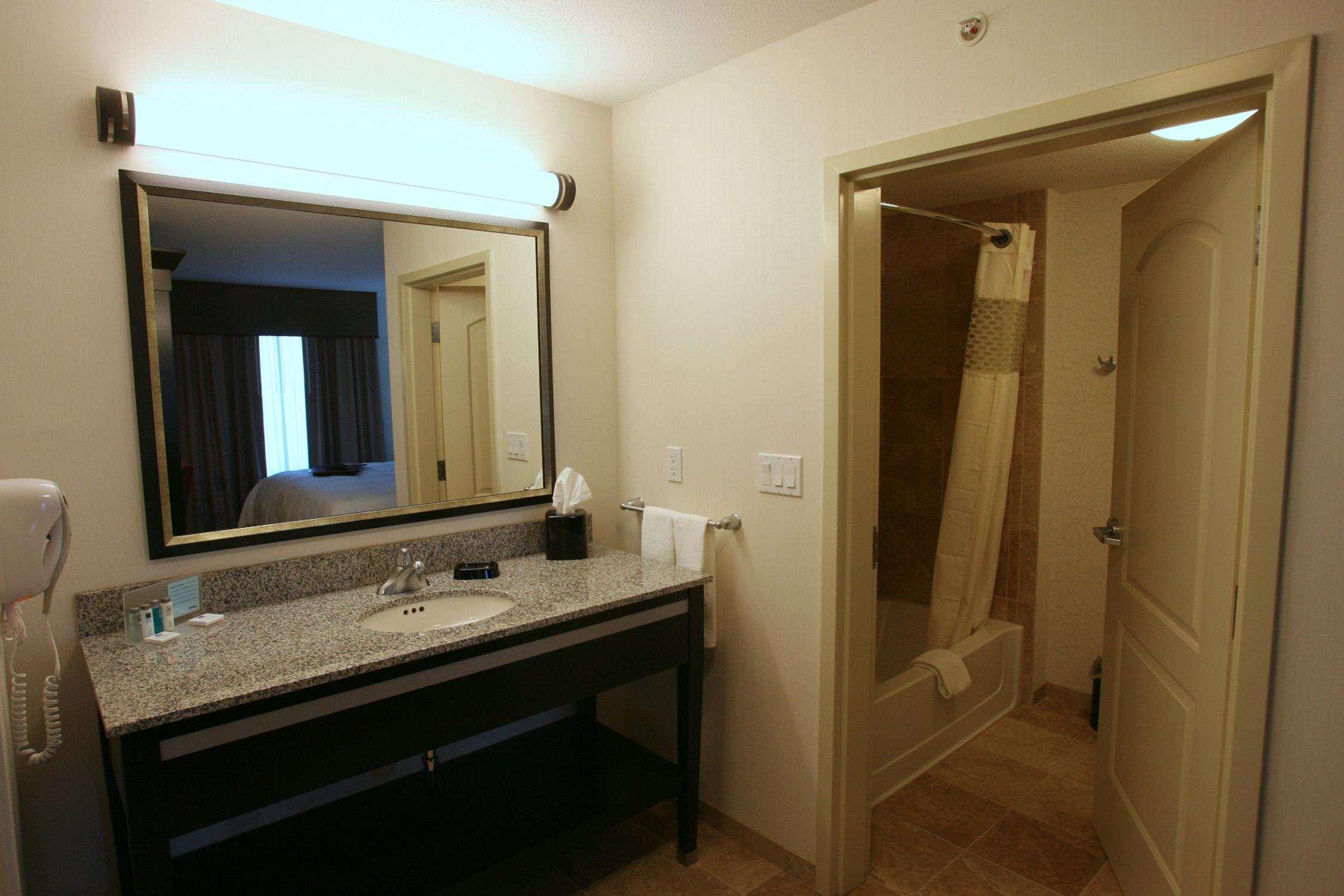 Hampton Inn & Suites Red Deer Penhold Bilik gambar