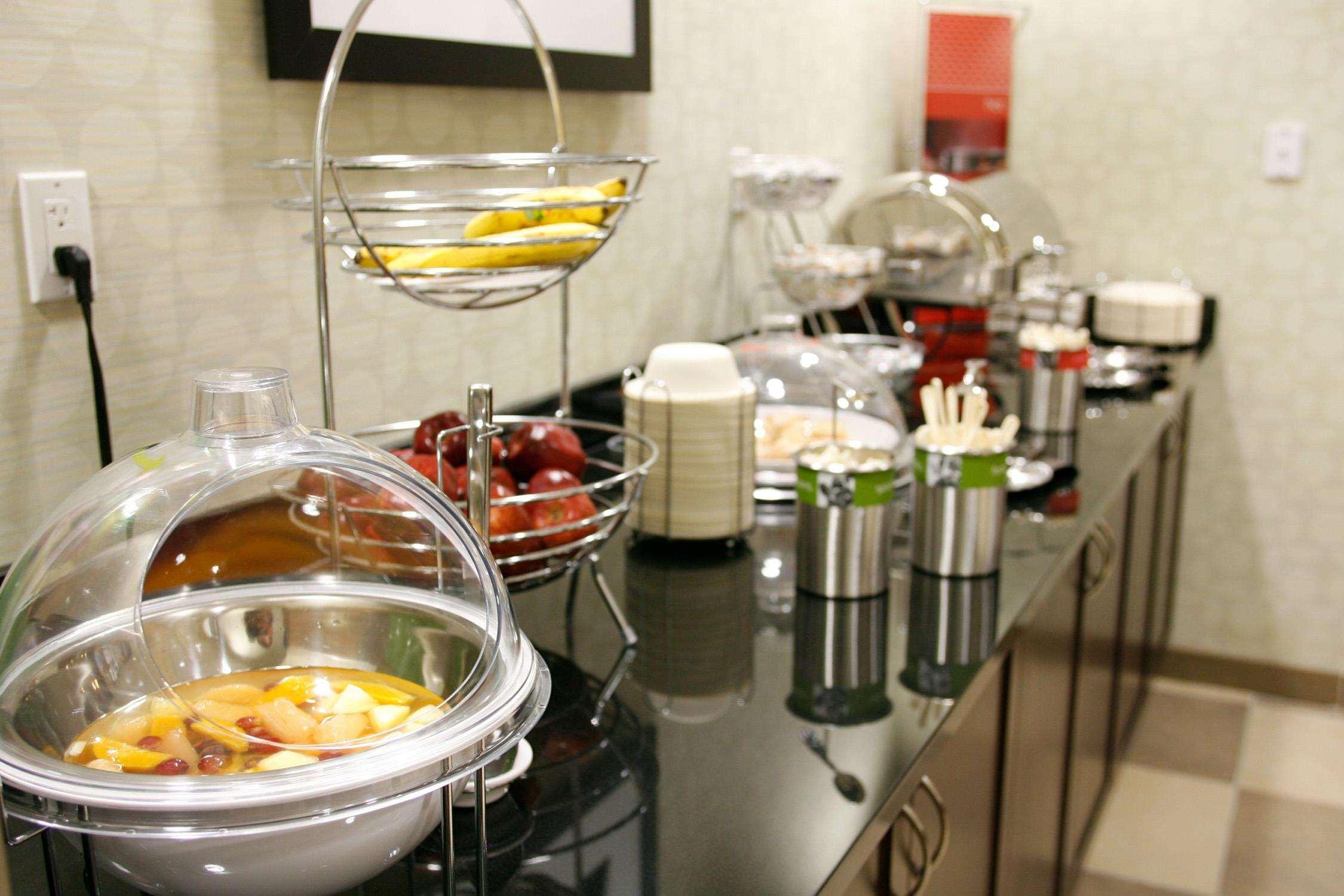Hampton Inn & Suites Red Deer Penhold Restoran gambar