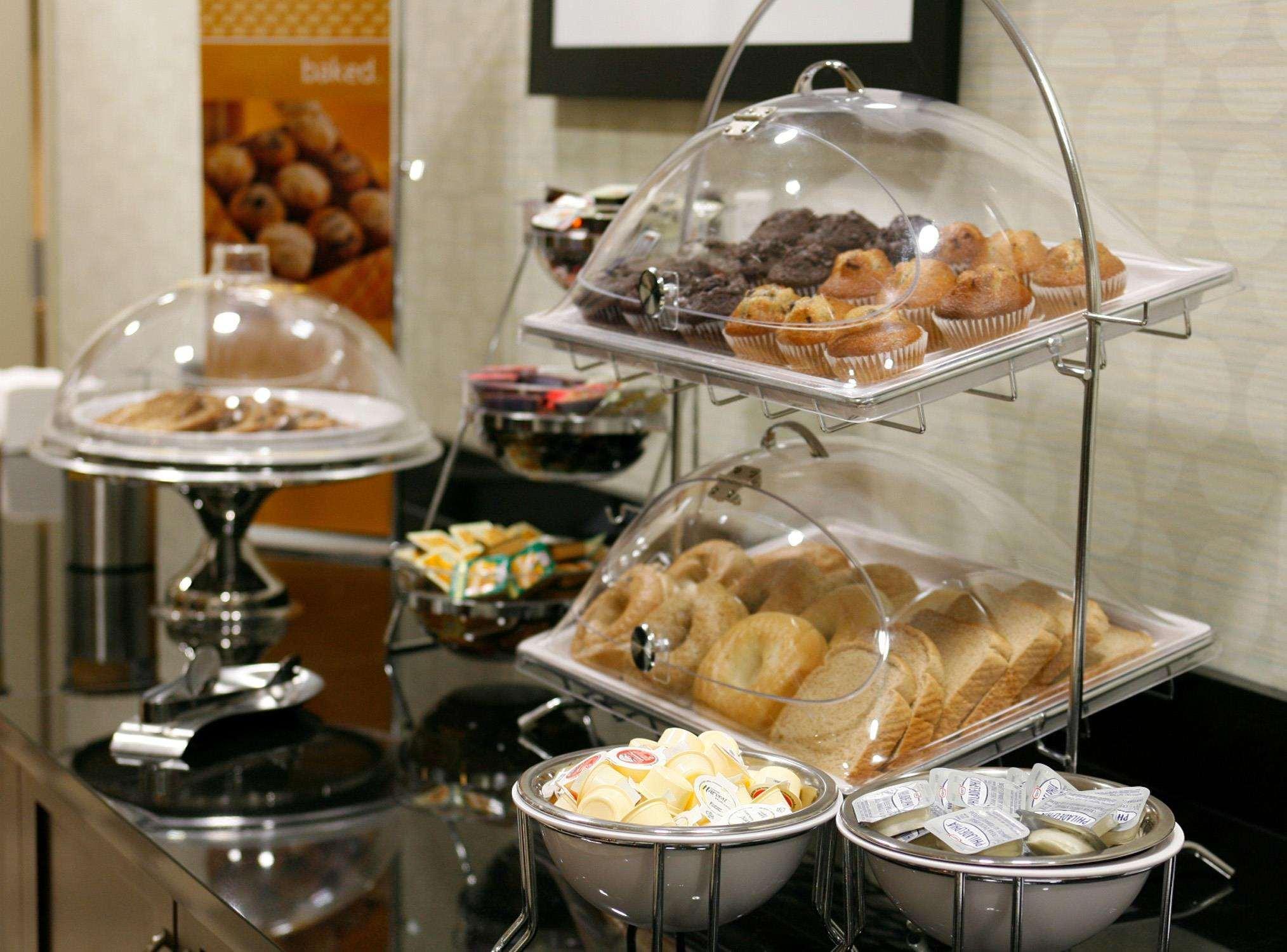 Hampton Inn & Suites Red Deer Penhold Restoran gambar