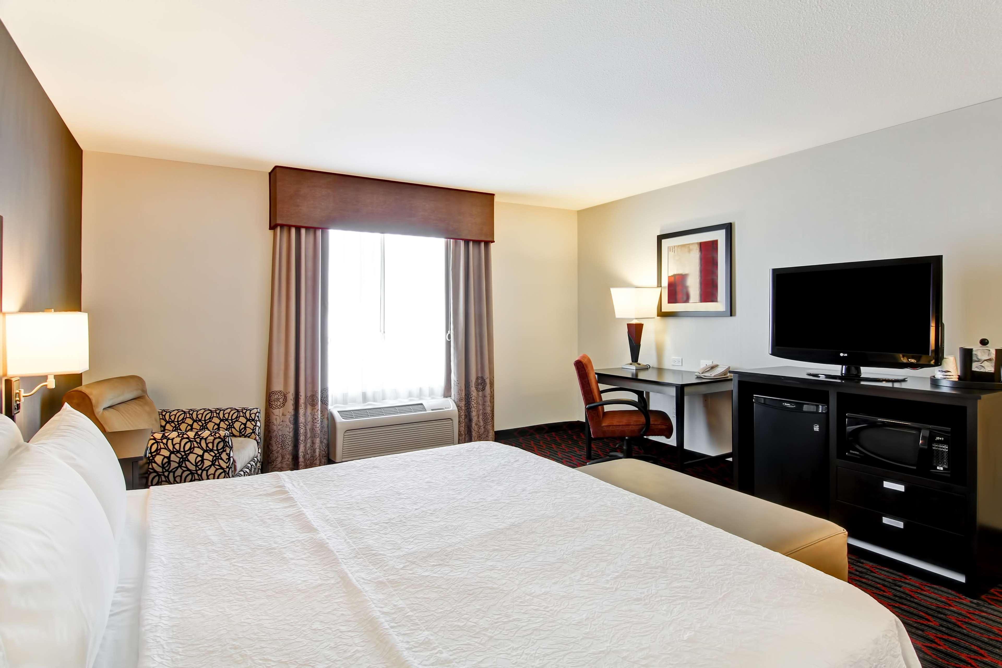 Hampton Inn & Suites Red Deer Penhold Luaran gambar