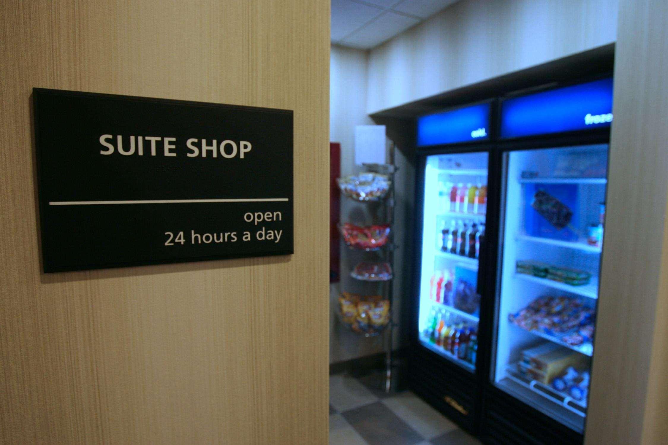 Hampton Inn & Suites Red Deer Penhold Luaran gambar