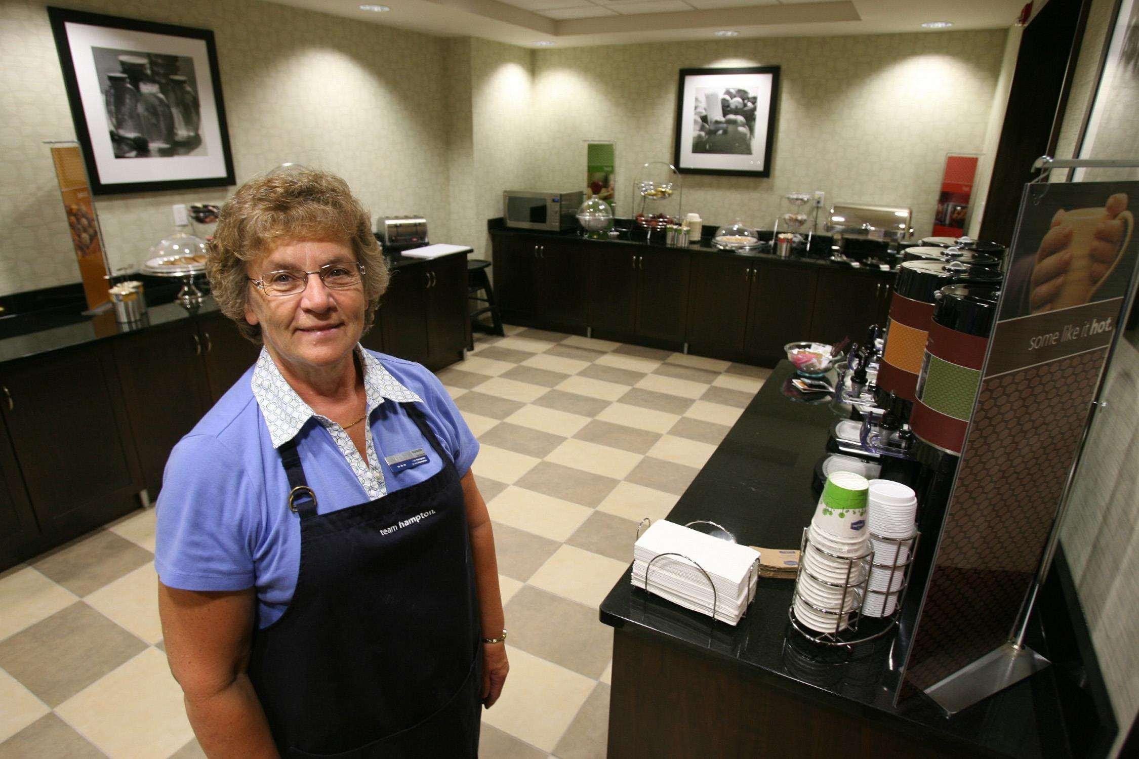 Hampton Inn & Suites Red Deer Penhold Restoran gambar