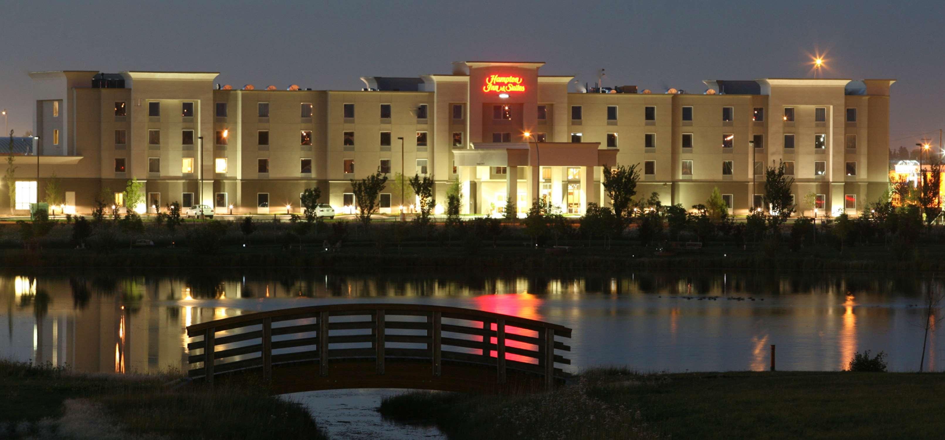 Hampton Inn & Suites Red Deer Penhold Luaran gambar