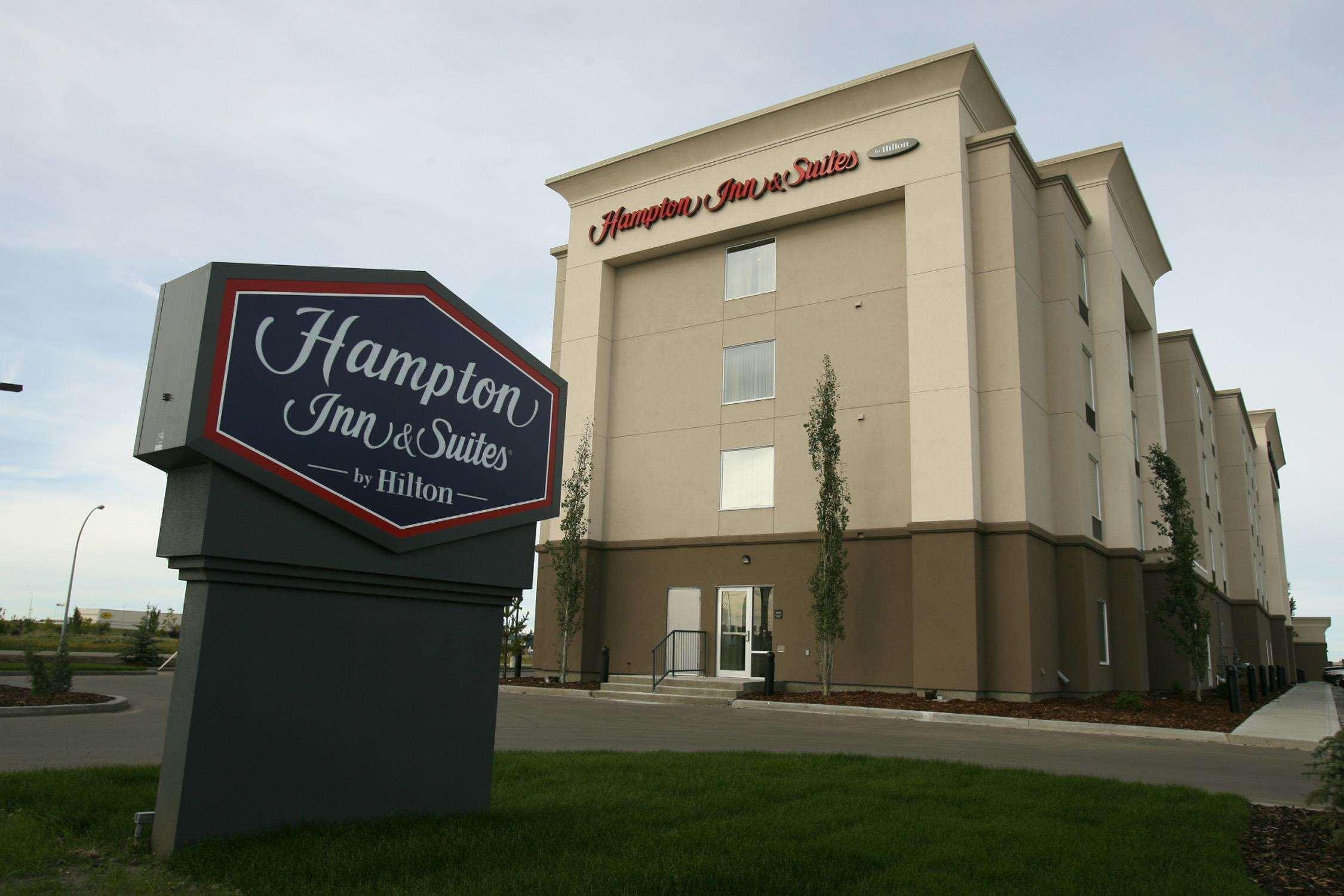 Hampton Inn & Suites Red Deer Penhold Luaran gambar