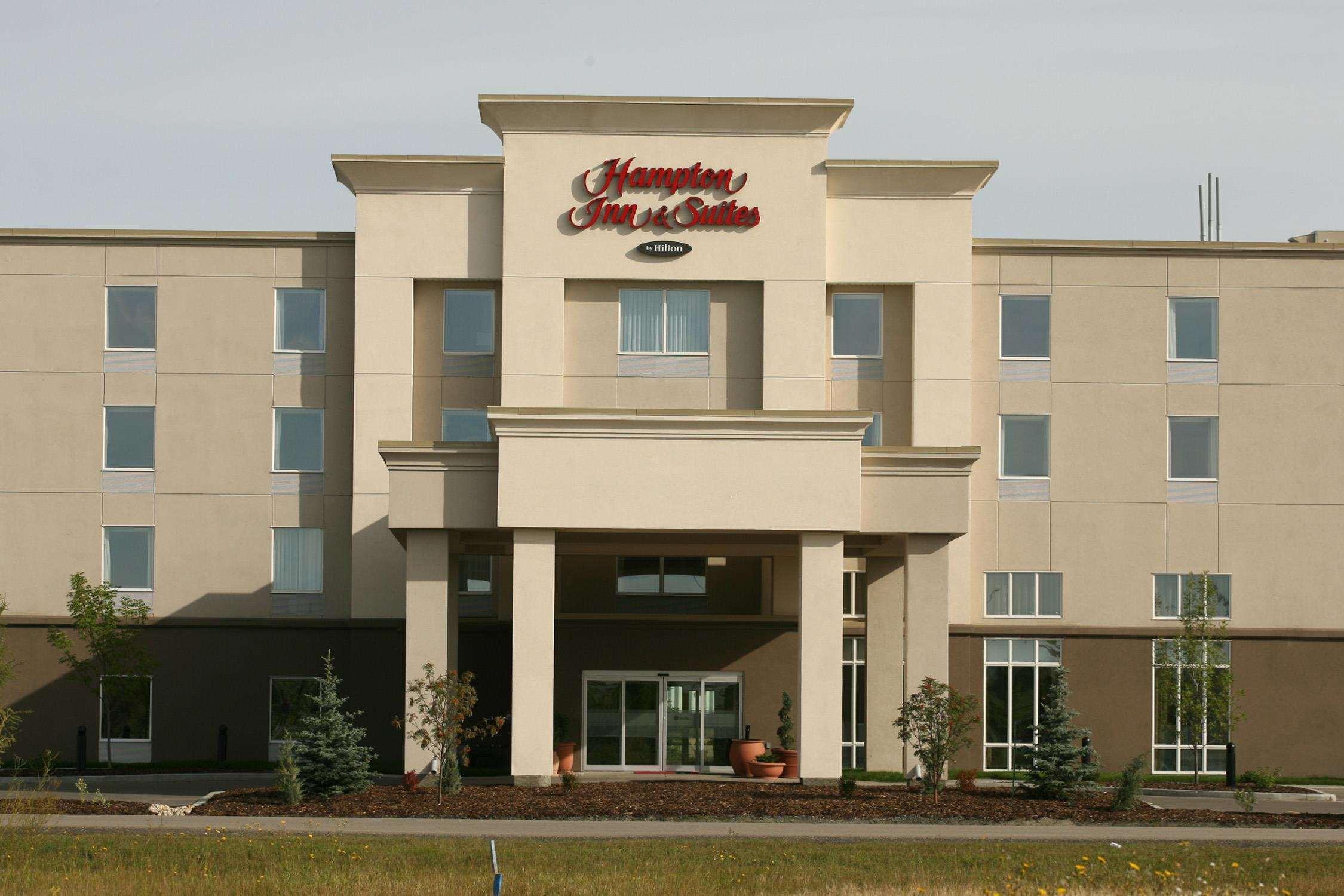 Hampton Inn & Suites Red Deer Penhold Luaran gambar