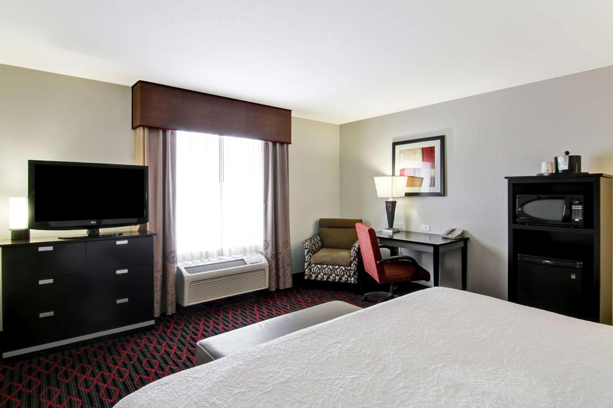 Hampton Inn & Suites Red Deer Penhold Luaran gambar