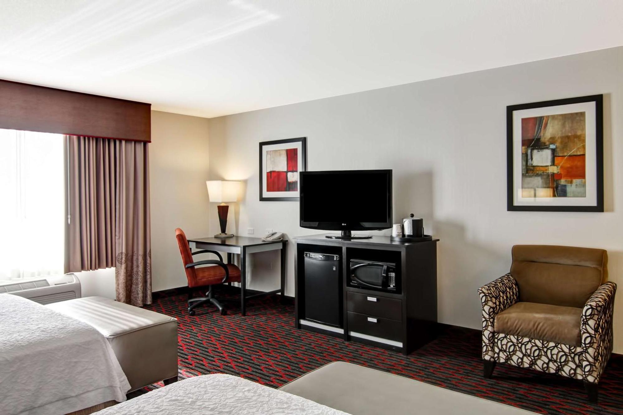 Hampton Inn & Suites Red Deer Penhold Luaran gambar