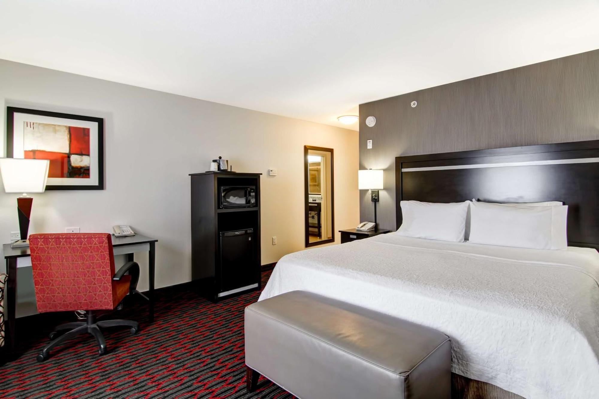 Hampton Inn & Suites Red Deer Penhold Luaran gambar