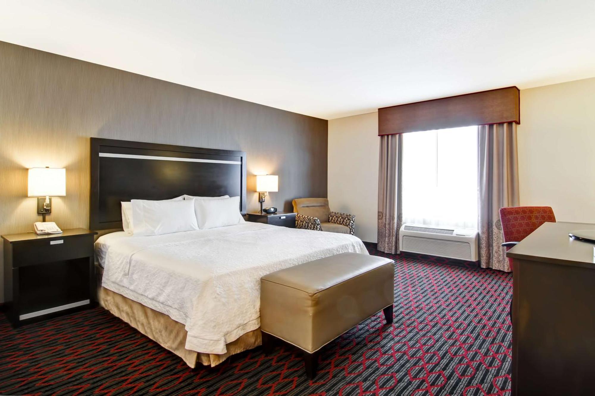 Hampton Inn & Suites Red Deer Penhold Luaran gambar