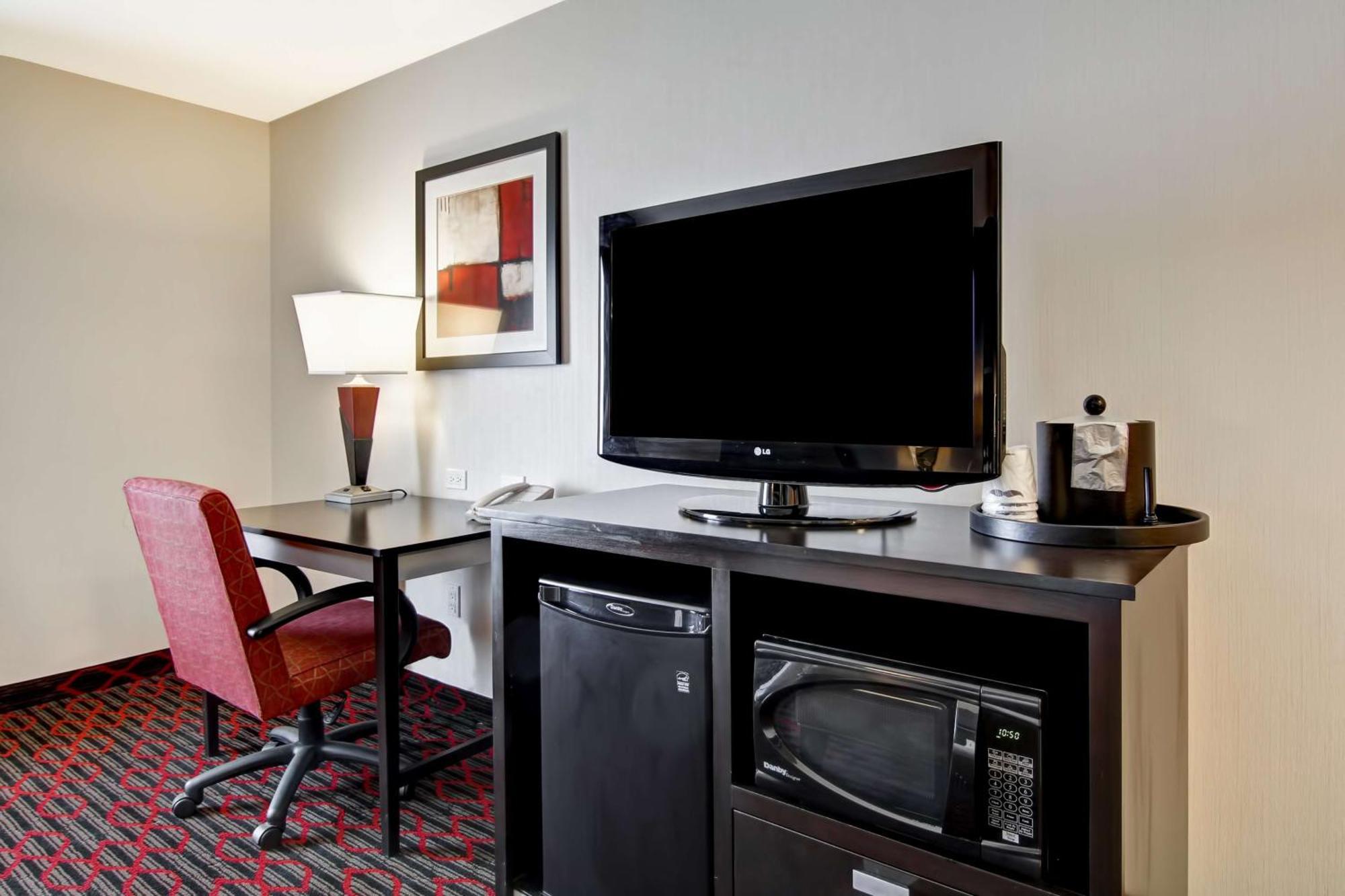 Hampton Inn & Suites Red Deer Penhold Luaran gambar