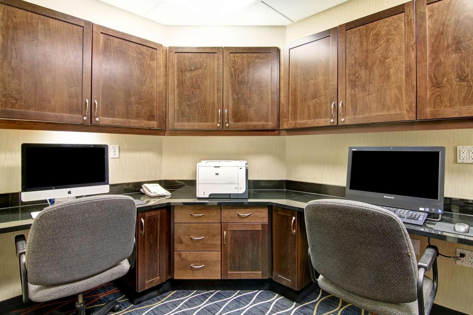 Hampton Inn & Suites Red Deer Penhold Luaran gambar