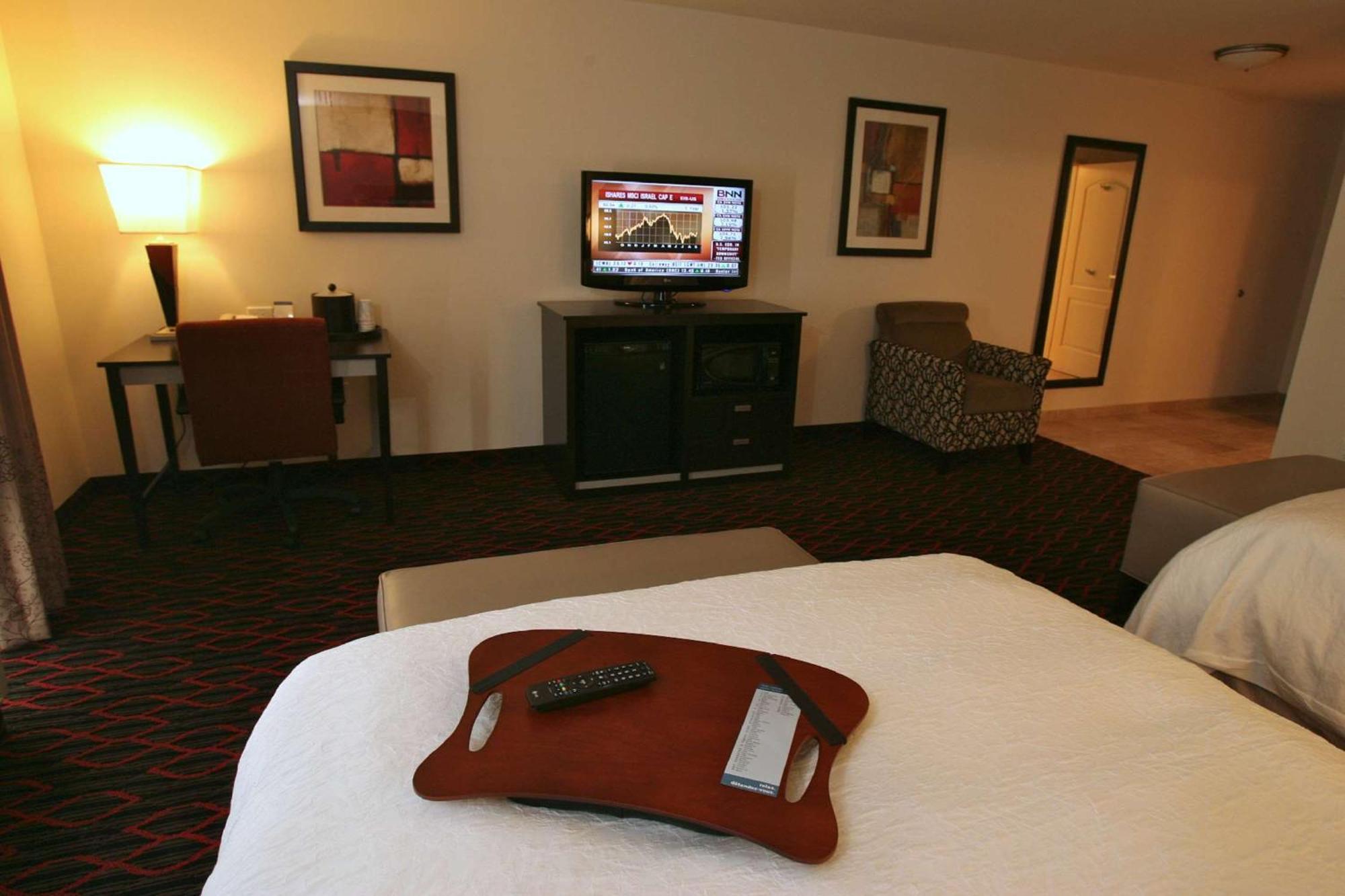 Hampton Inn & Suites Red Deer Penhold Luaran gambar