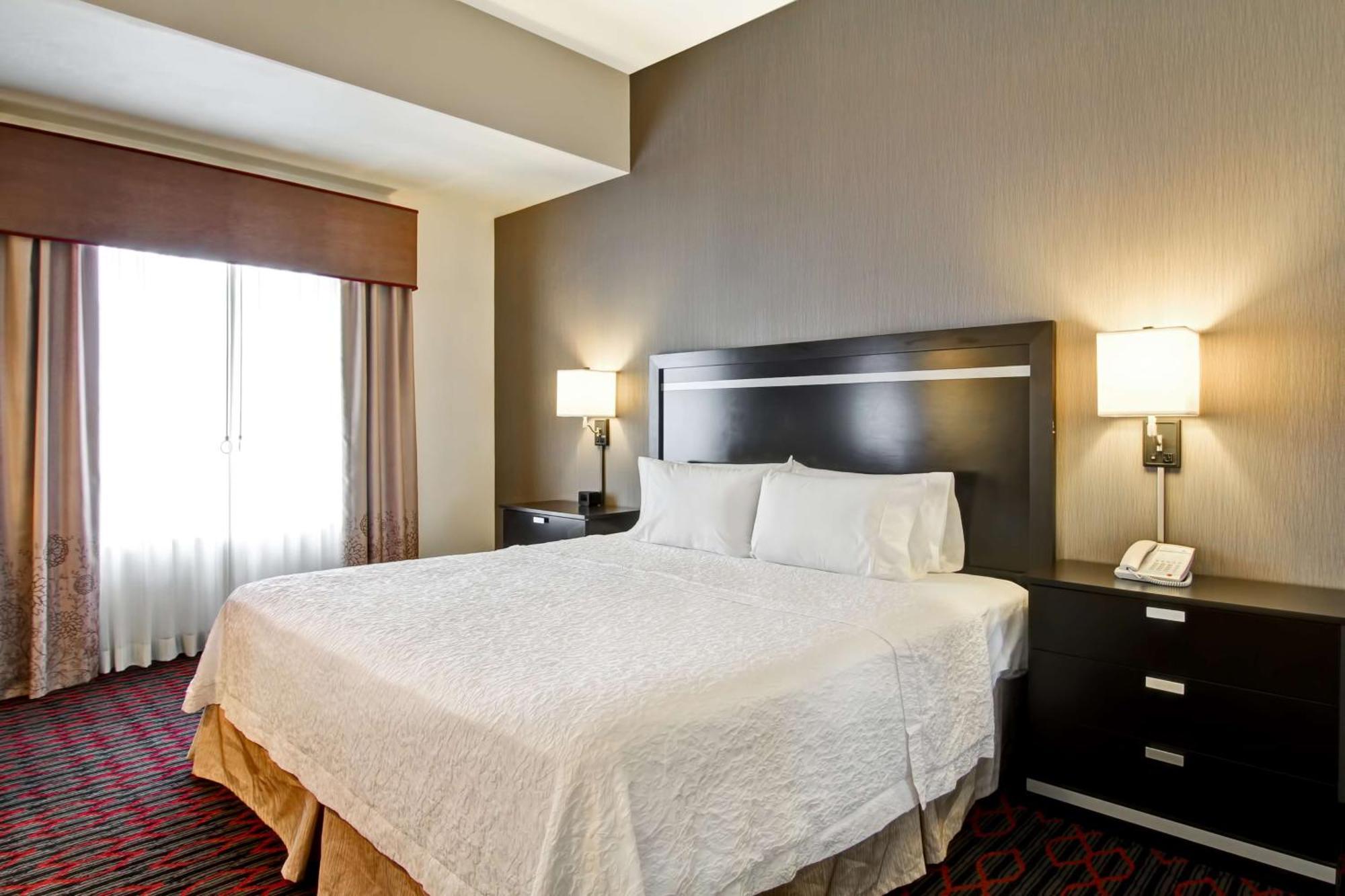 Hampton Inn & Suites Red Deer Penhold Luaran gambar