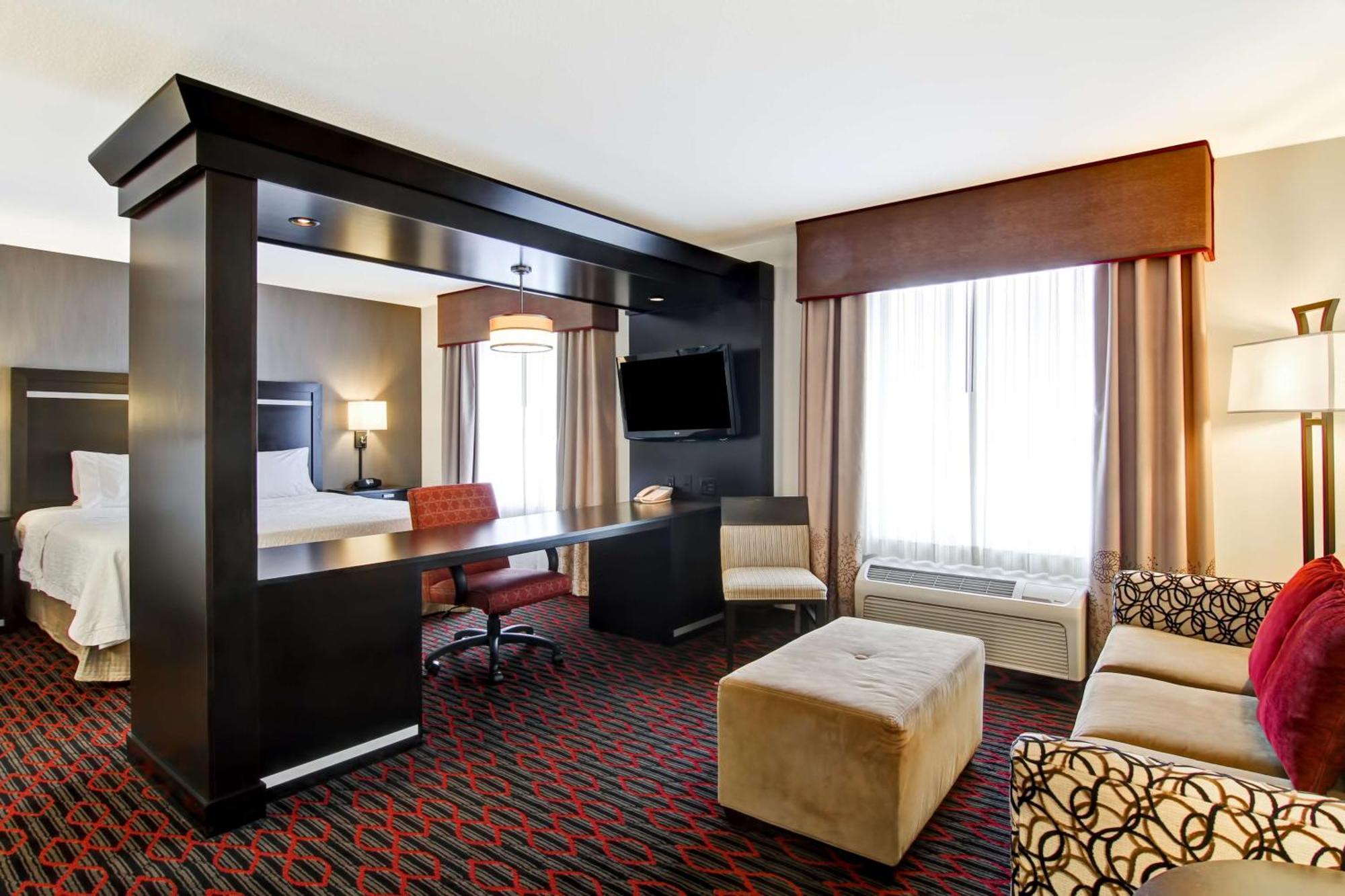 Hampton Inn & Suites Red Deer Penhold Luaran gambar