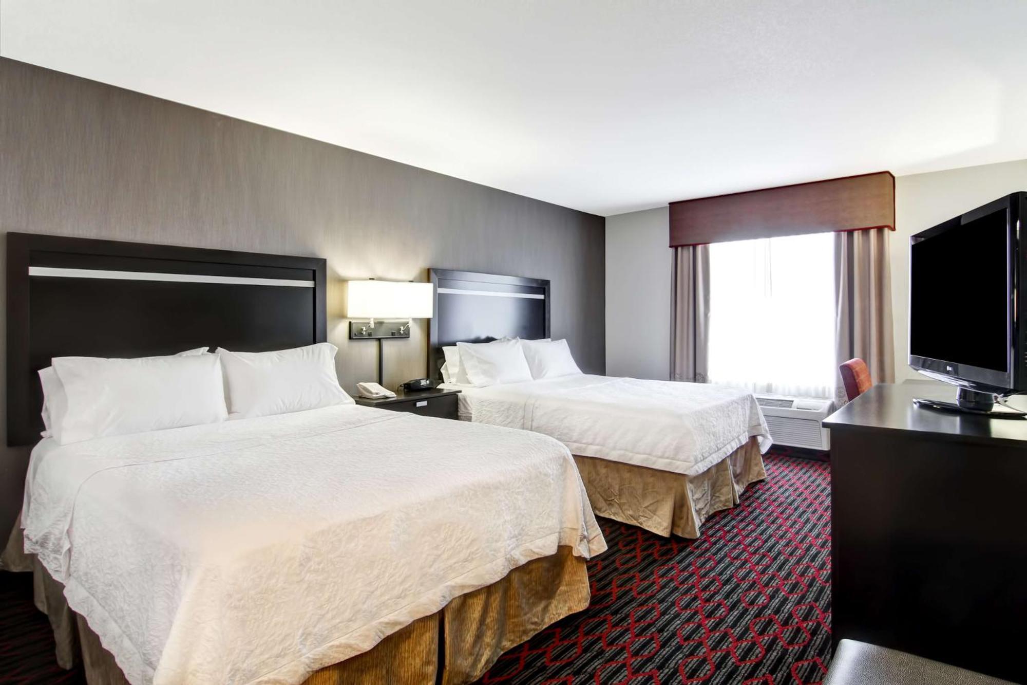 Hampton Inn & Suites Red Deer Penhold Luaran gambar