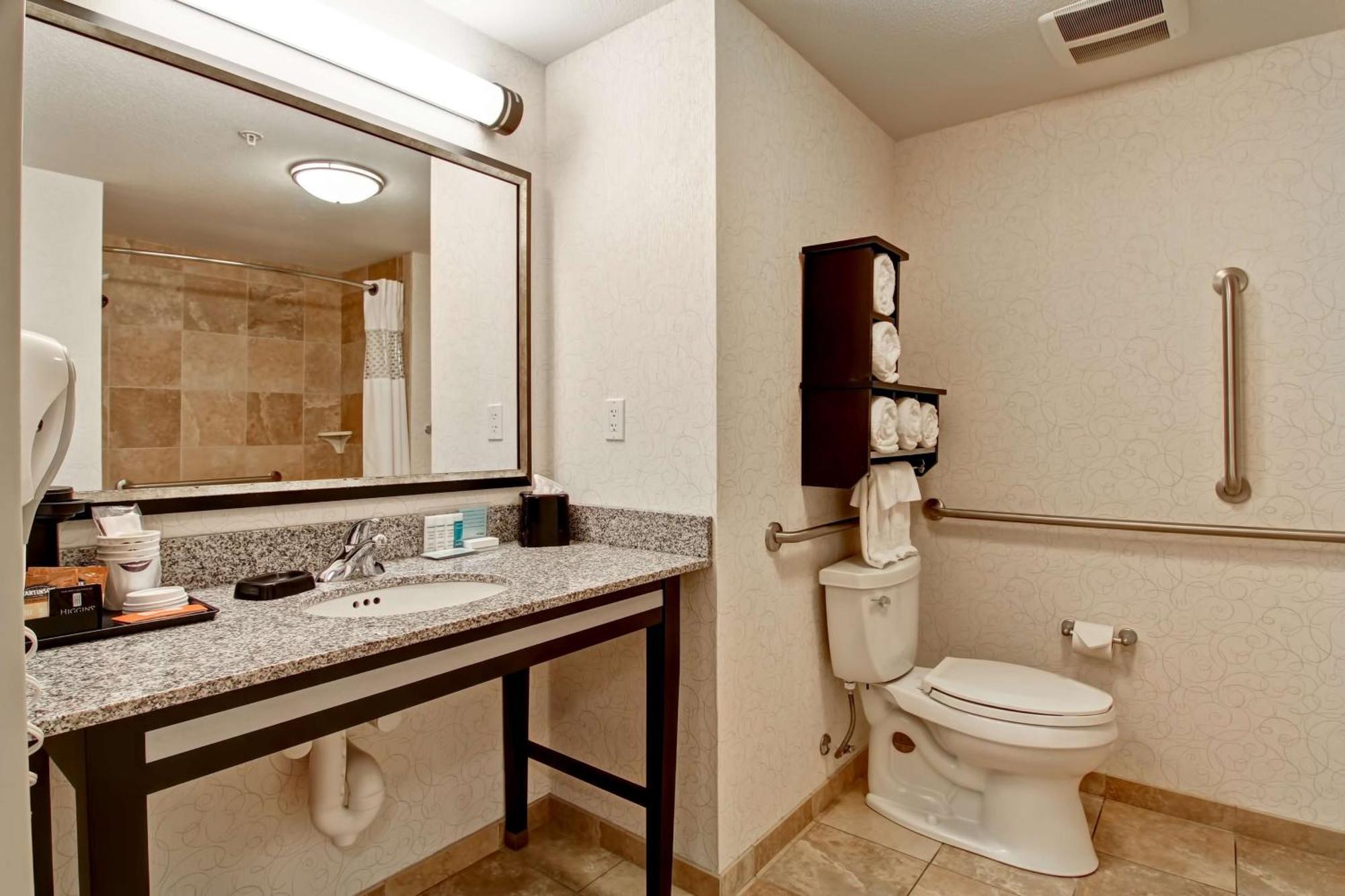 Hampton Inn & Suites Red Deer Penhold Luaran gambar