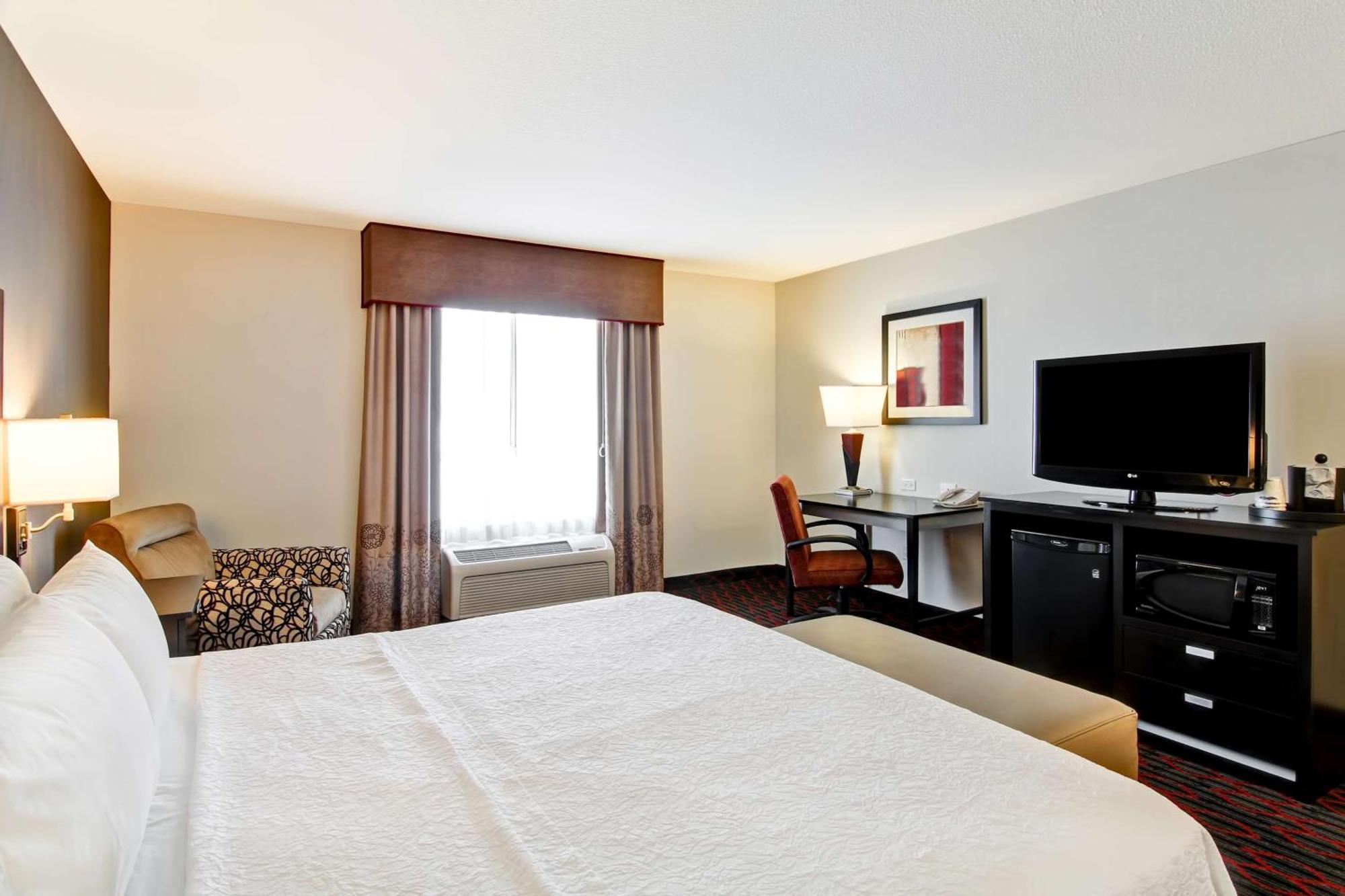 Hampton Inn & Suites Red Deer Penhold Luaran gambar