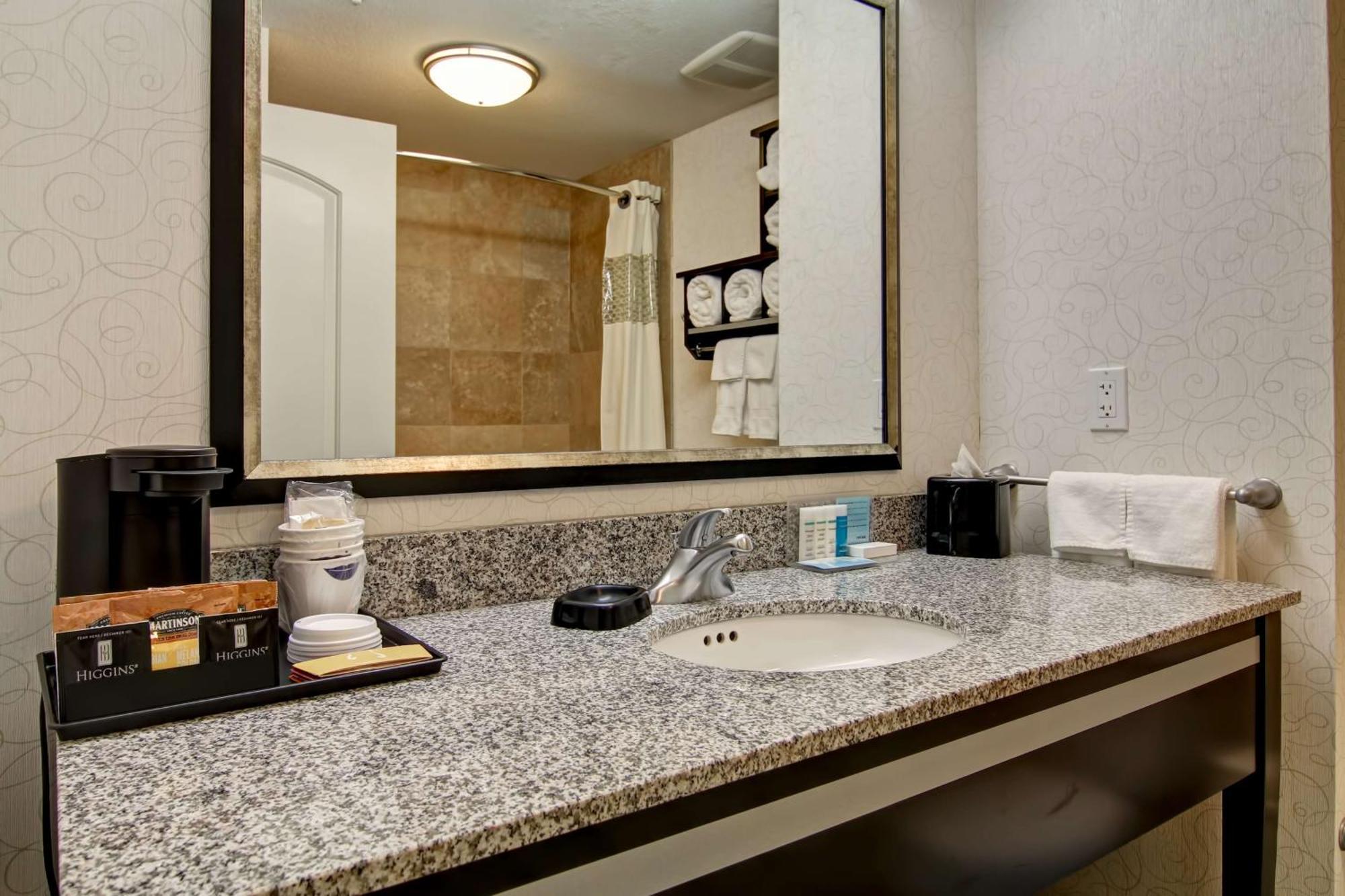 Hampton Inn & Suites Red Deer Penhold Luaran gambar