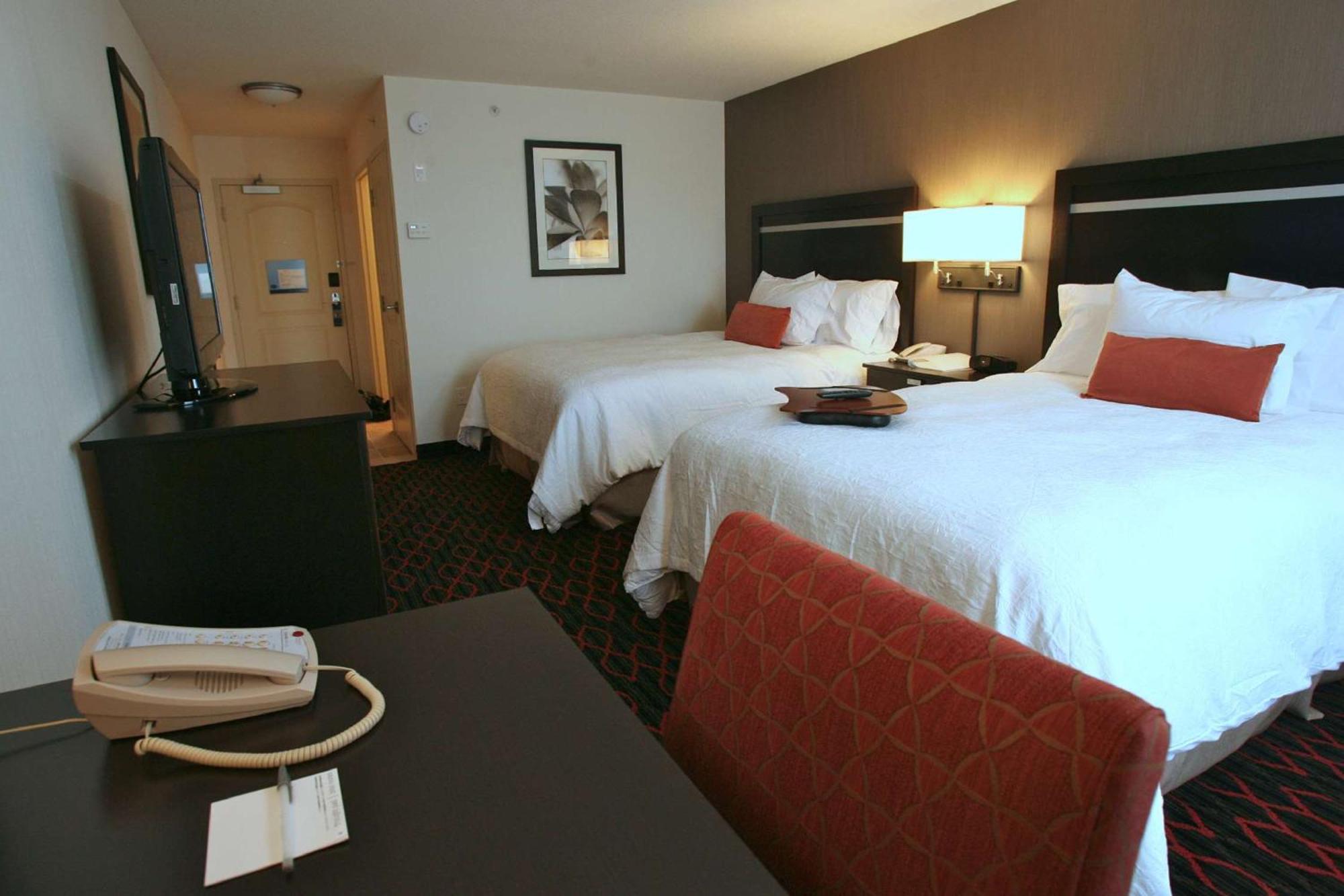 Hampton Inn & Suites Red Deer Penhold Luaran gambar