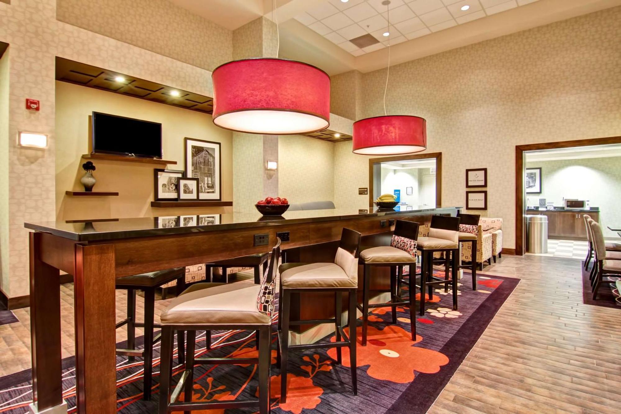 Hampton Inn & Suites Red Deer Penhold Luaran gambar