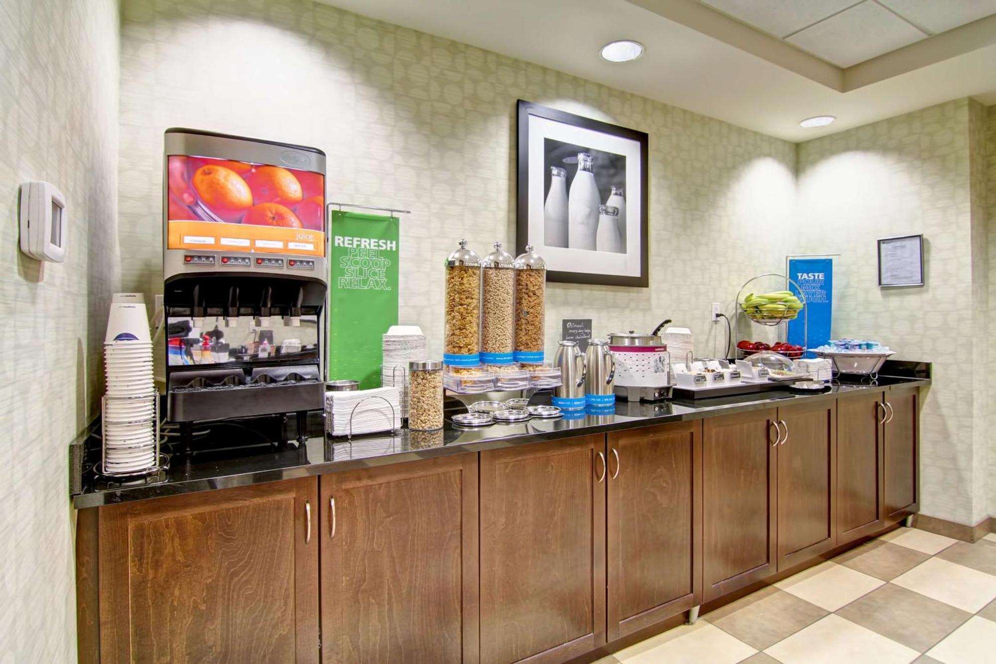 Hampton Inn & Suites Red Deer Penhold Luaran gambar
