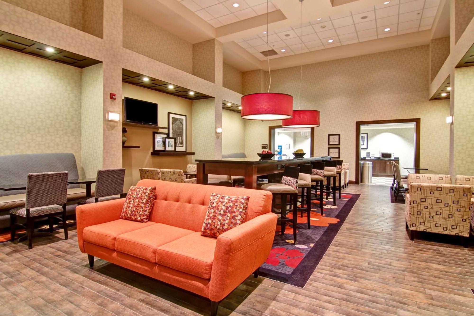 Hampton Inn & Suites Red Deer Penhold Luaran gambar