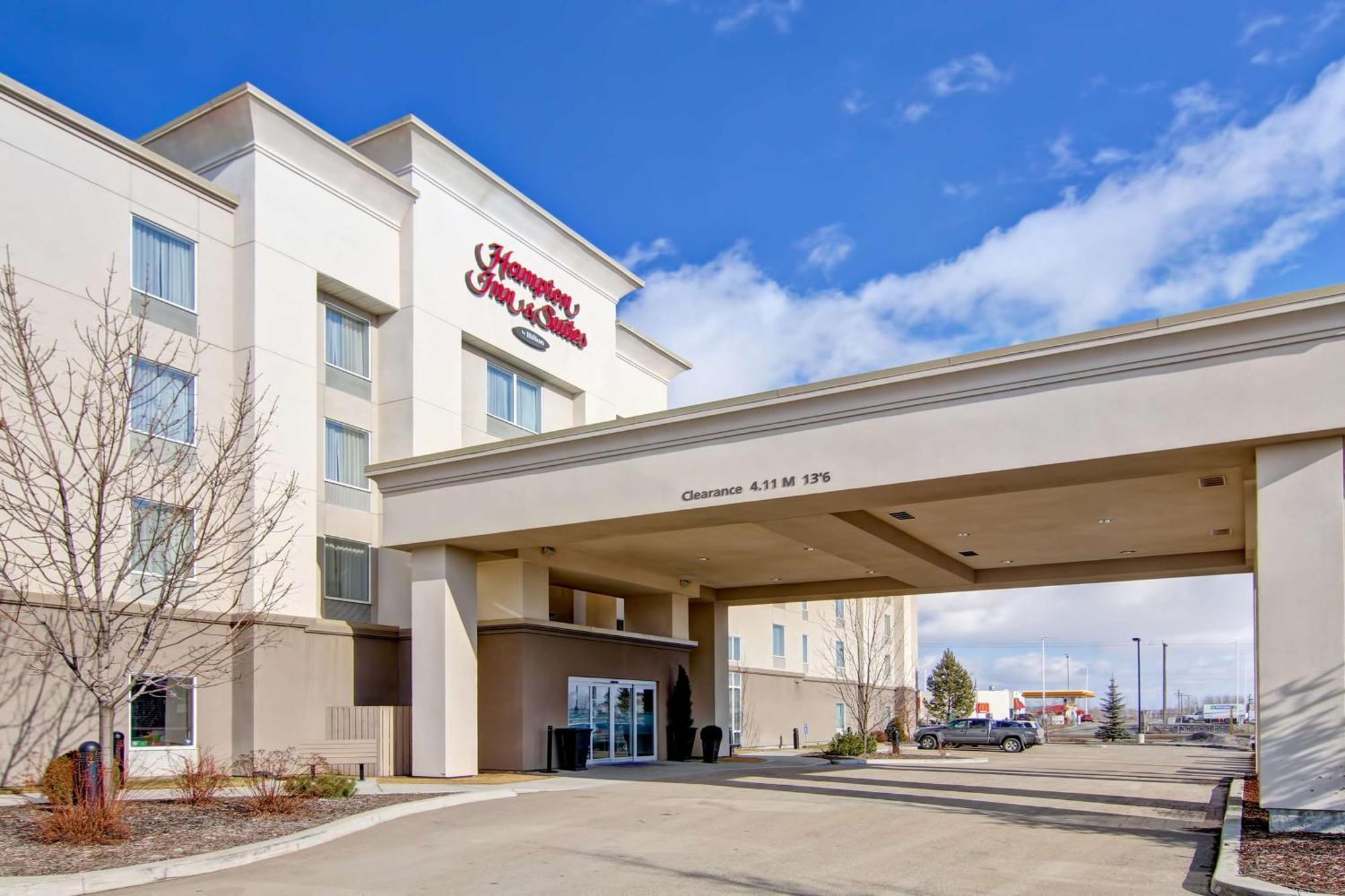Hampton Inn & Suites Red Deer Penhold Luaran gambar