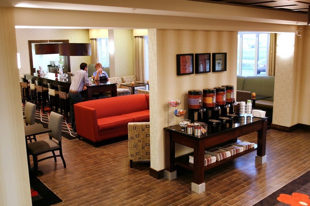 Hampton Inn & Suites Red Deer Penhold Luaran gambar