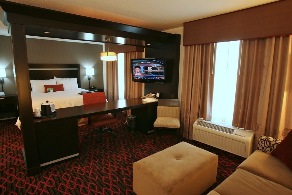 Hampton Inn & Suites Red Deer Penhold Luaran gambar